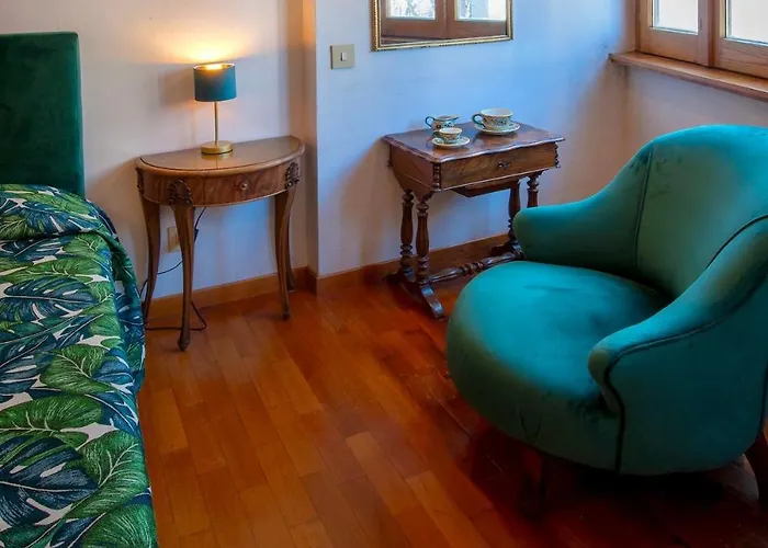 Casetta Vaticana - Vatican Bloom