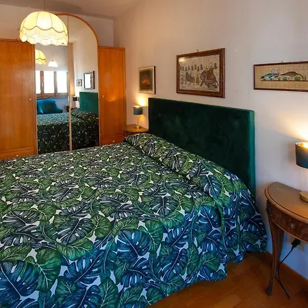 Casetta Vaticana - Vatican Bloom *