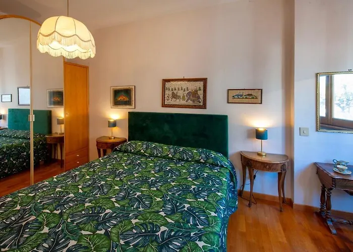 Casetta Vaticana - Vatican Bloom * רומא